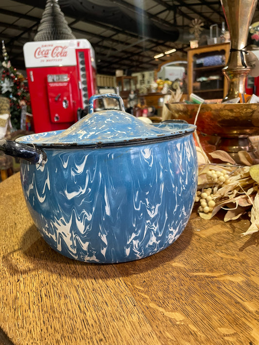 Large Lidded Graniteware Bucket