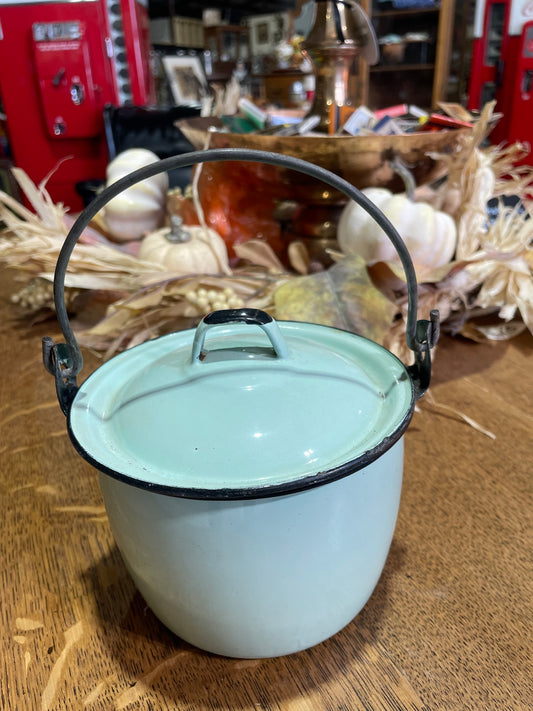 Mint Lidded Graniteware Bucket