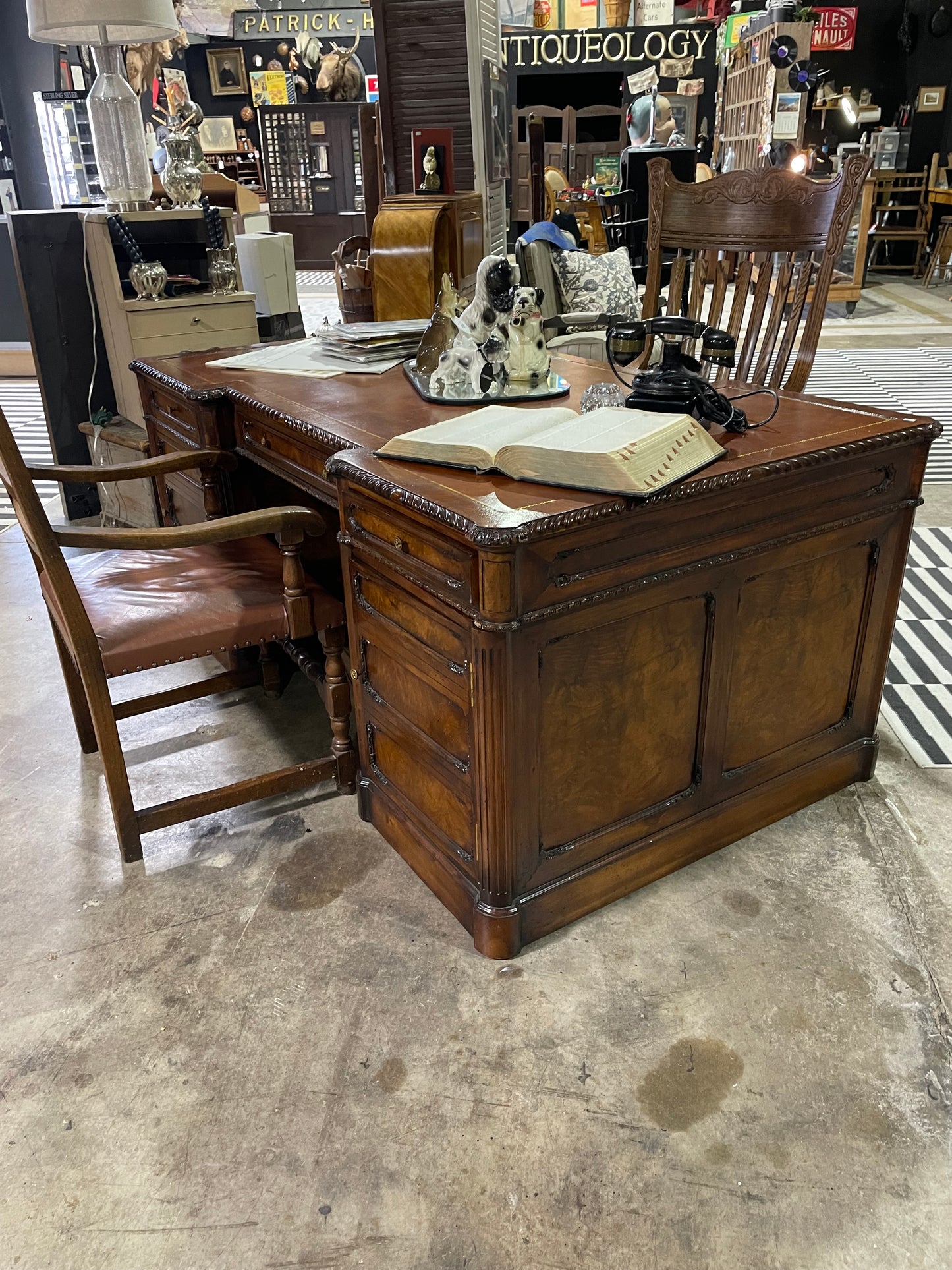 Menchet Vintage Partner Desk