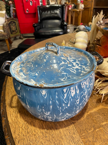 Large Lidded Graniteware Bucket