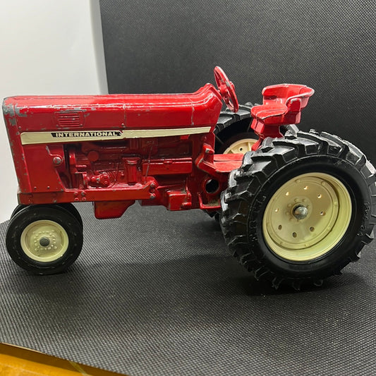 Vintage ERTL Co Made In USA Red Diecast INTERNATIONAL Toy Tractor