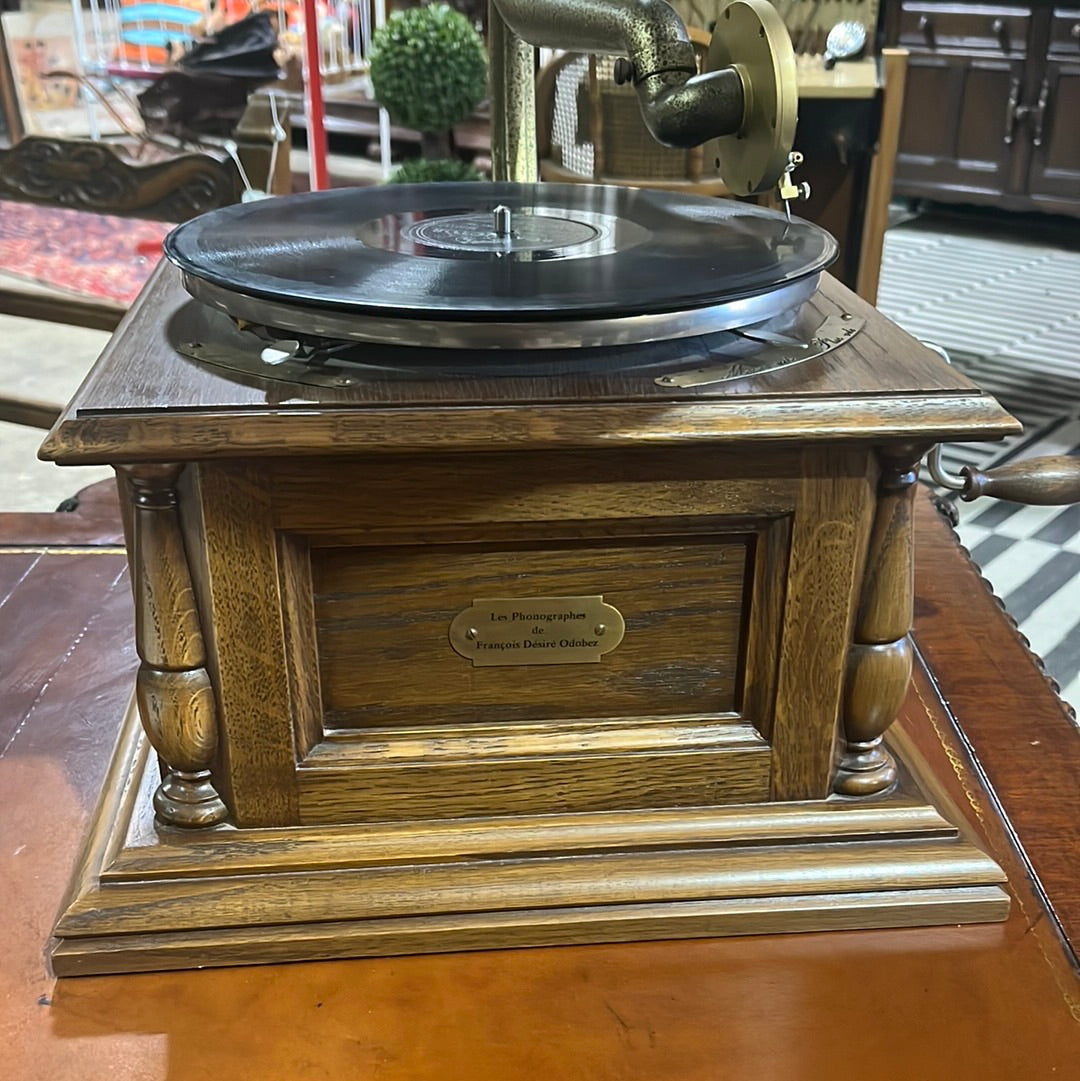 Historic Marche Arret Victrola, Wood Horn